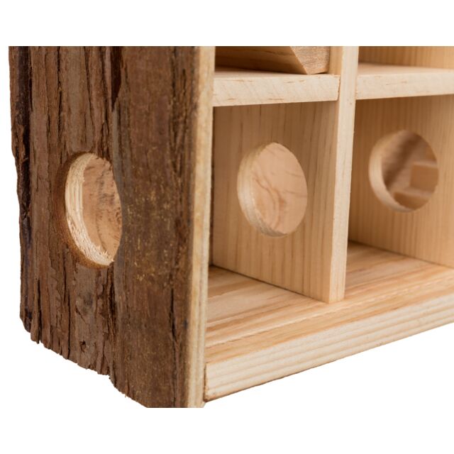 Tour de jeu en bois d'écorce