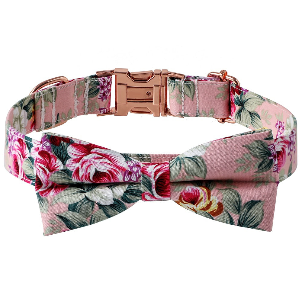 Collier chien floral nœud papillon